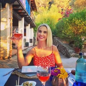 Meet your Posher, Dana